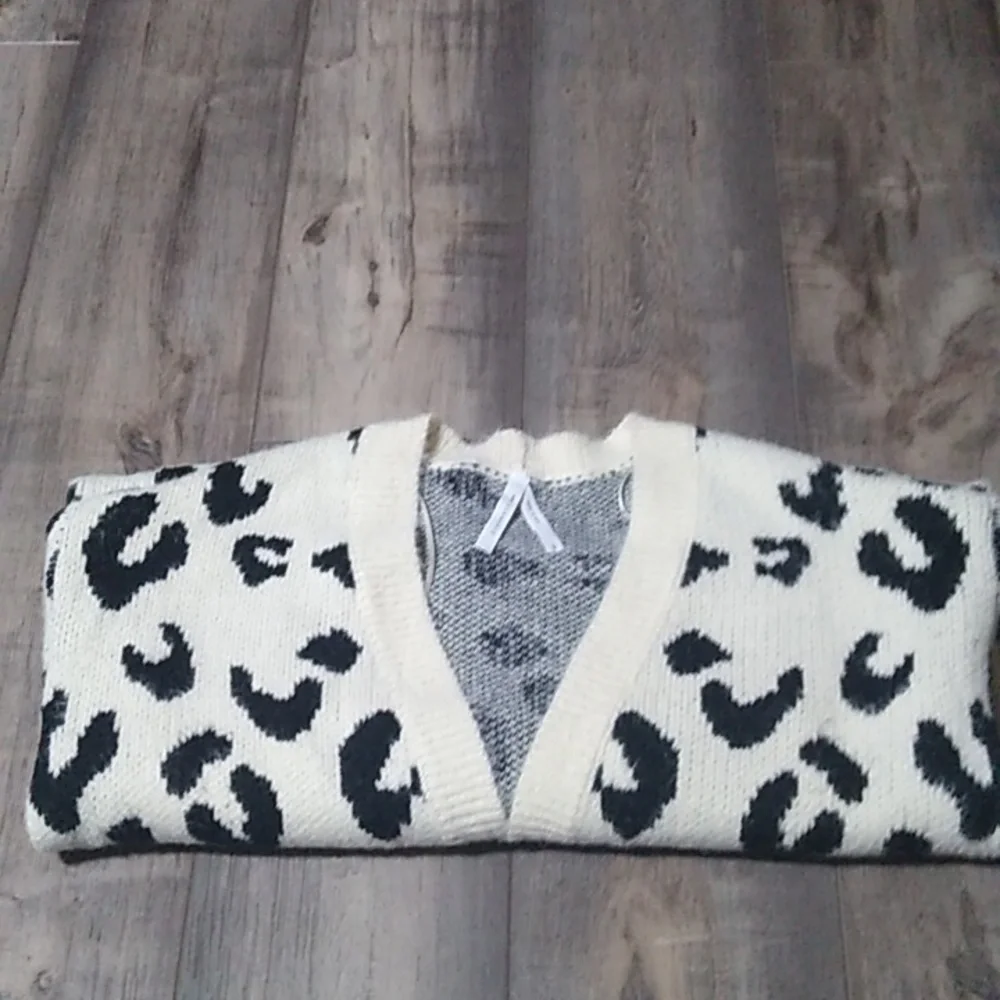 Dreamers by Debut Leopard Cheetah Print Cardigan Sweater Shrug Size M/L - Picture 11 of 11